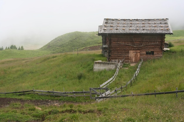 Wandern Sie durch die italienischen Dolomiten