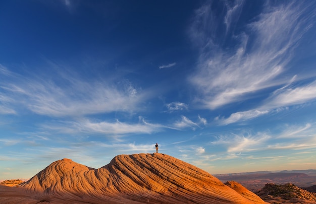 Wandern Sie in den Bergen von Utah. Wandern in ungewöhnlichen Naturlandschaften. Fantastisch bildet Sandsteinformationen.