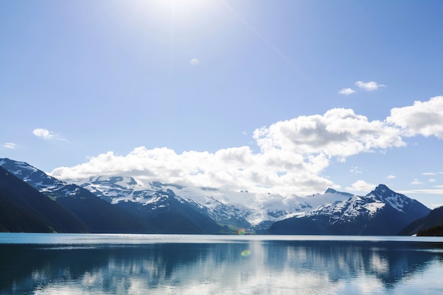 Wandern Sie zum türkisfarbenen Wasser des malerischen Garibaldi Lake in der Nähe von Whistler, BC, Kanada. Sehr beliebtes Wanderziel in British Columbia.