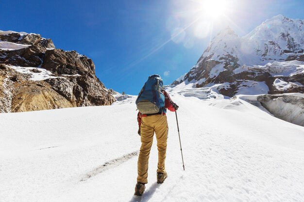 Wanderszene in den Bergen der Cordillera, Peru