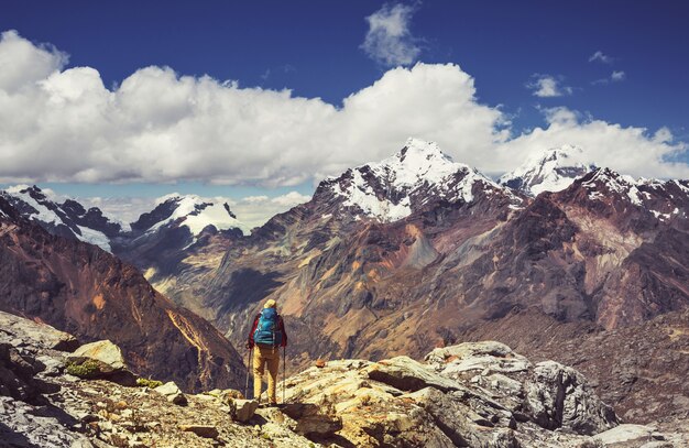 Wanderszene in den Bergen der Cordillera, Peru