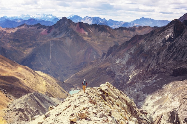 Wanderszene in den Bergen der Cordillera, Peru