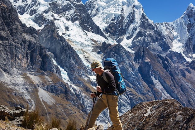 Wanderszene in den Bergen der Cordillera, Peru