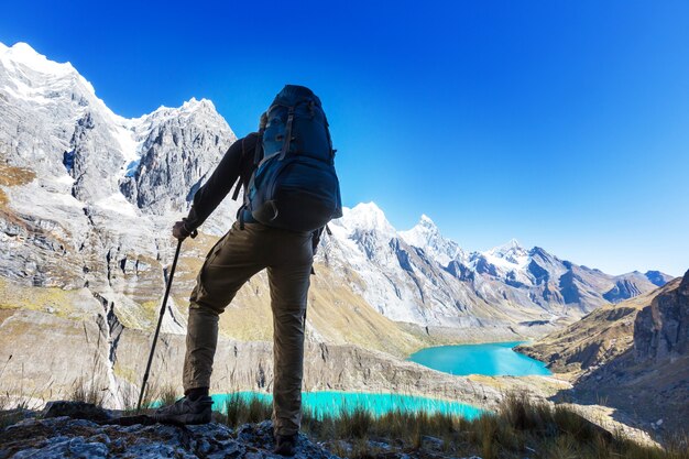 Wanderszene in den Bergen der Cordillera, Peru