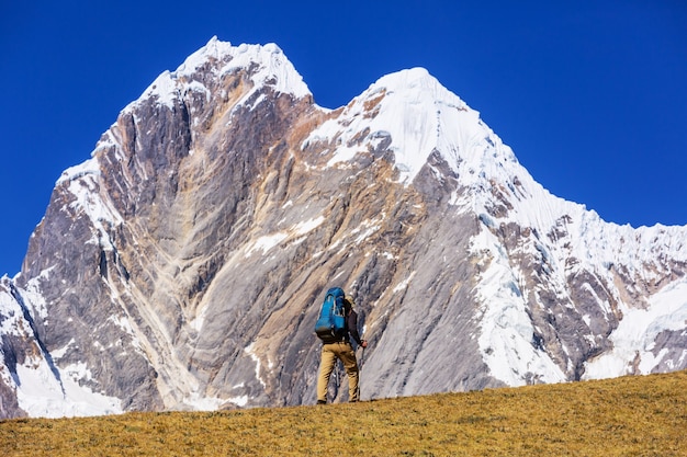 Wanderszene in den Bergen der Cordillera, Peru