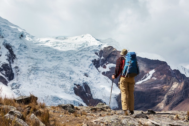 Wanderszene in den Bergen der Cordillera, Peru