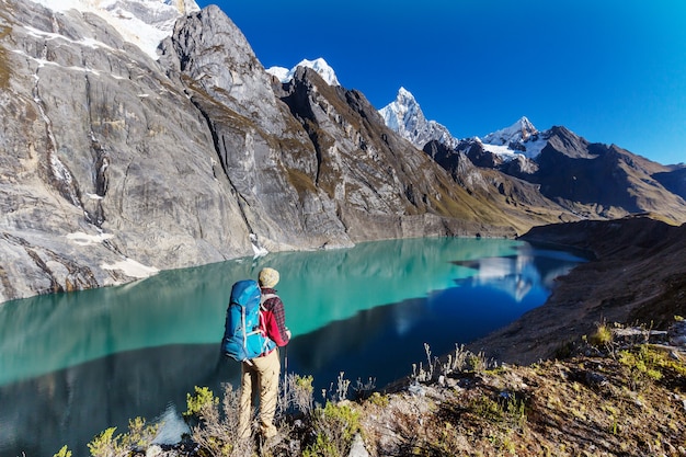 Wanderszene in den Bergen der Cordillera, Peru