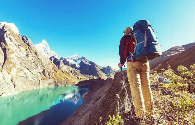 Wanderszene in den Bergen der Cordillera, Peru