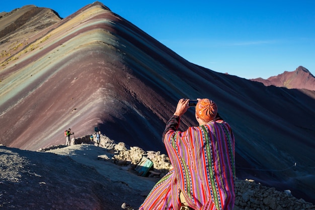 Wanderszene in Vinicunca, Region Cusco, Peru. Montana de Siete Colores, Regenbogenberg.