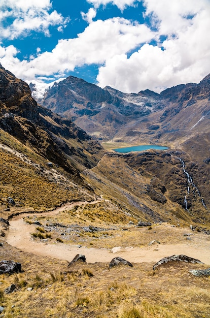 Wanderweg am Berg Huaytapallana in Huancayo, Peru