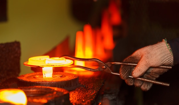 Foto warmschmiede-produktionslinie