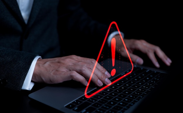 Warn-Warn-System-Konzept System gehackt auf Computernetzwerk Datenverletzung Cybersicherheitsschwachstelle Cyberkriminalität und Viren Bösartige Software kompromittierte Informationen illegale Verbindung Betrug