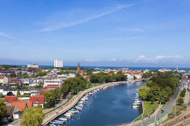 Warnemunde Germany vista panorâmica do centro histórico perto da costa do Mar Báltico do terminal de cruzeiros