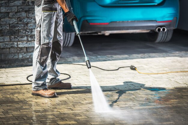 Foto waschen von kopfsteinpflastereinfahrten