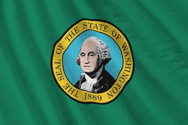 Washington us-staatsflagge mit großen falten, die dicht unter dem studiolicht im innenbereich des beamten wehen