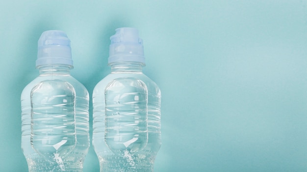 Wasser in Sportflaschen Draufsicht
