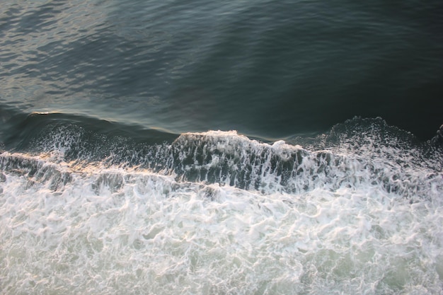 Foto wasser spritzt im meer