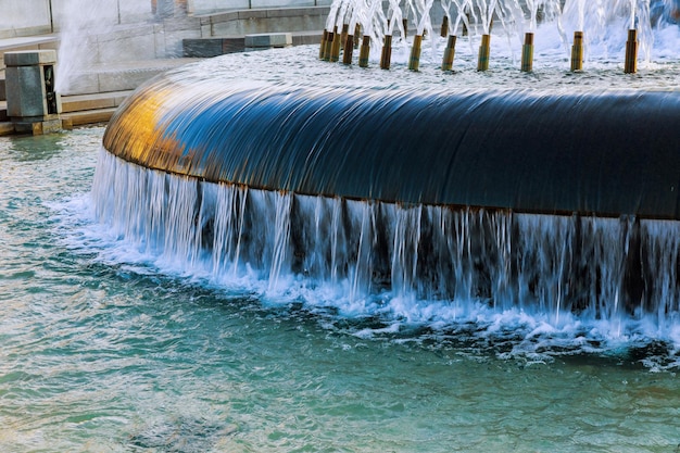 Wasserbrunnen auf dem Stadtplatz Brunnen Stadtwasser