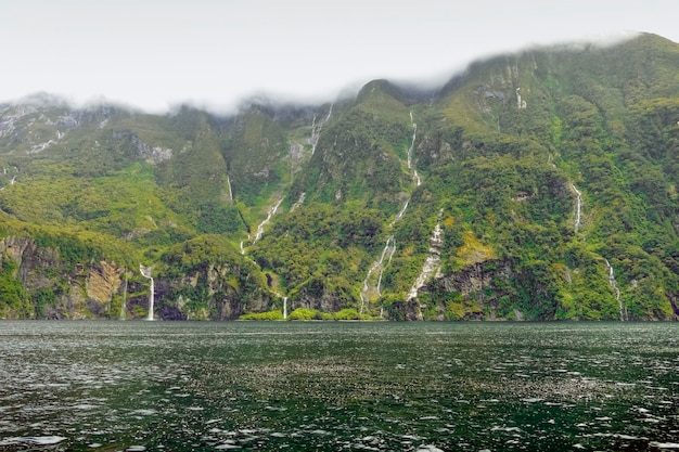 Wasserfall am Milford Sound