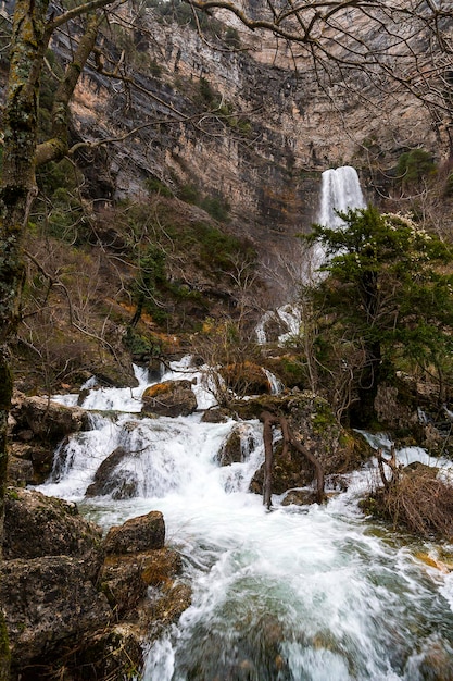 Wasserfall an der Quelle des Flusses Mundo