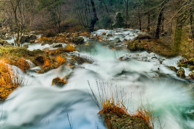 Wasserfall an der Quelle des Flusses Mundo