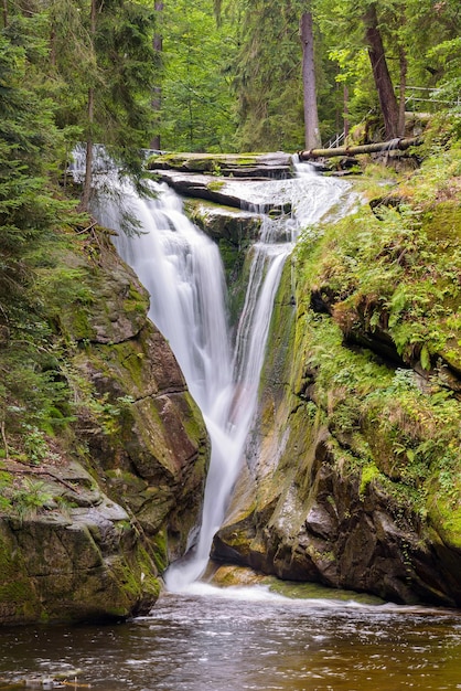 Wasserfall des Flusses Szklarka im Riesengebirge