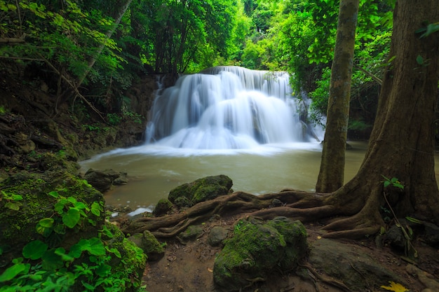 Wasserfall Huay Mae Kamin im Nationalpark Khuean Srinagarindra.