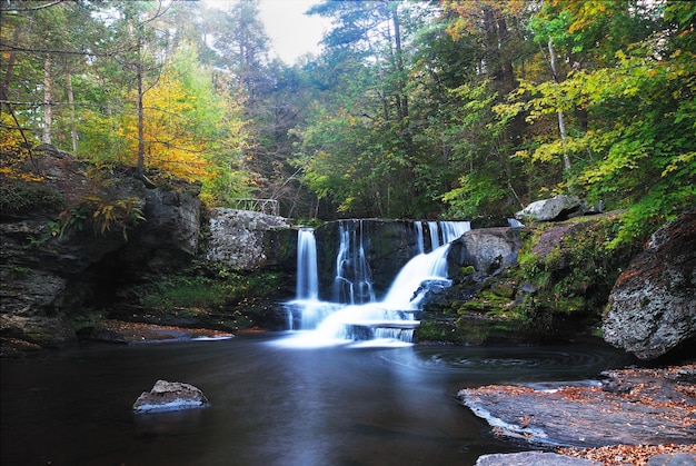 Wasserfall im Berg