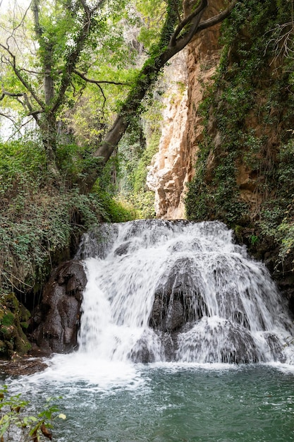 Wasserfall im Naturpark Monasterio de Piedra, Saragossa (Spanien).