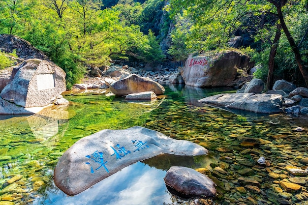 Wasserfall in beijiushui qingdao china