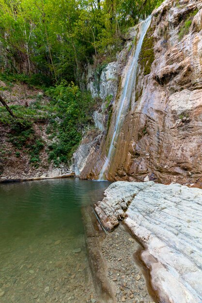 Wasserfall in den Ausläufern des Kaukasus. Adygea
