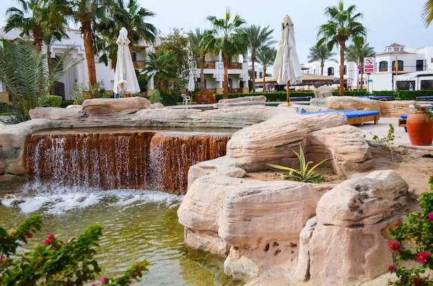 Wasserfall in einem Hotel