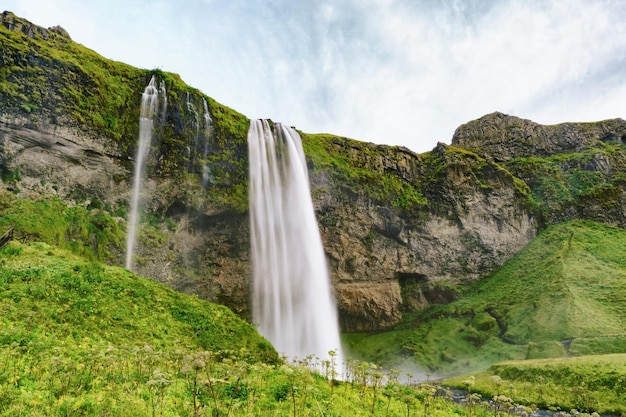 Wasserfall Seljalandfoss am Fluss Seljalandsa