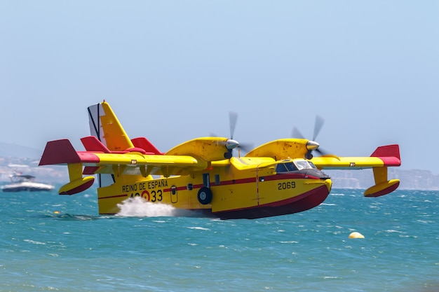 Wasserflugzeug Canadair CL-215