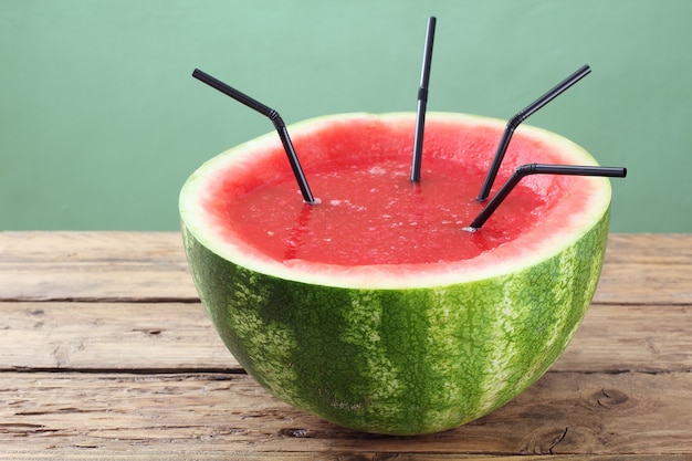 Foto wassermelone auf einem weißen