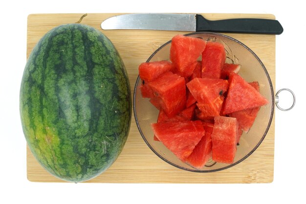 Foto wassermelone auf weißem hintergrund