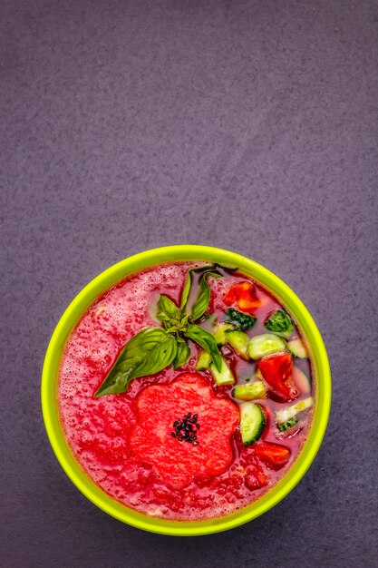 Wassermelone Gazpacho, traditionelle spanische Sommerkalte Suppe