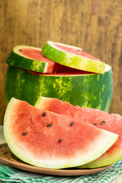 Foto wassermelone geschnitten rot und reife sommerernte