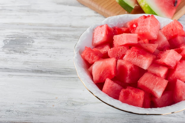 Wassermelonenstücke in Schüssel