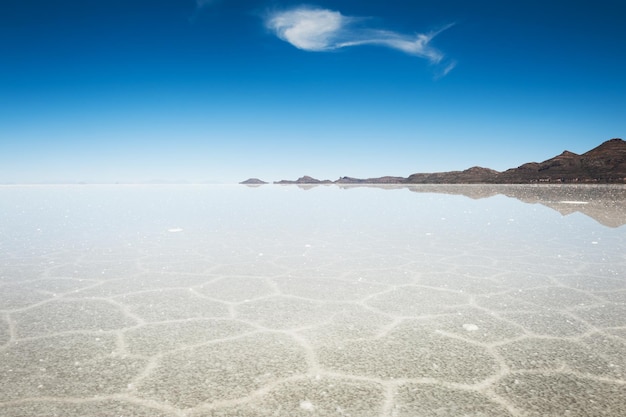 Wasseroberfläche am Salzsee Salar de Uyuni, Altiplano, Bolivien