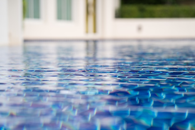 Wasseroberfläche im Schwimmbad als Hintergrund