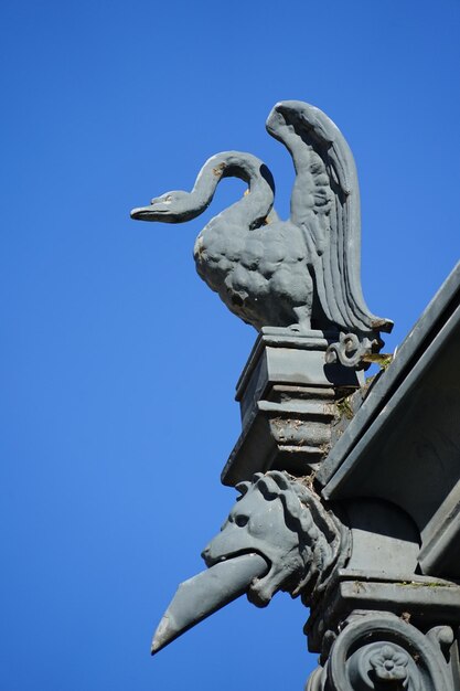 Wasserspeier auf dem Musikpavillion vor dem neuen Schloss in Stuttgart