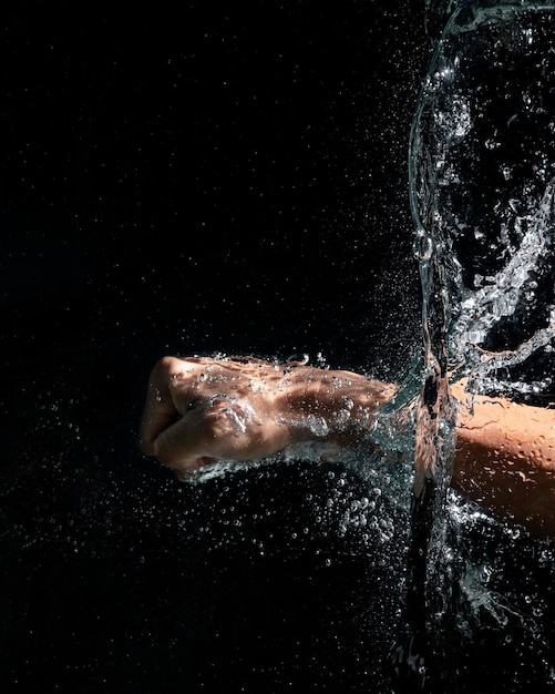 Wasserspritzer im Handzeichen