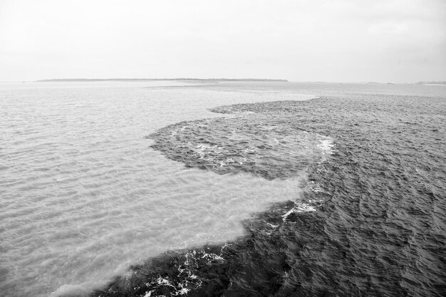 Wassertreffen in Brasilien Amazonas mit Rio del Negro