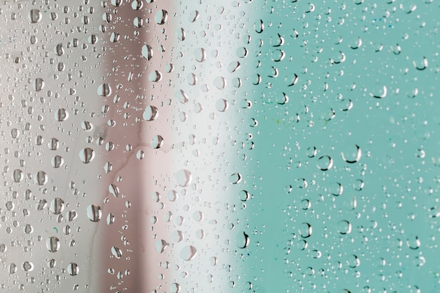 Wassertropfen auf einem abstrakten Hintergrund