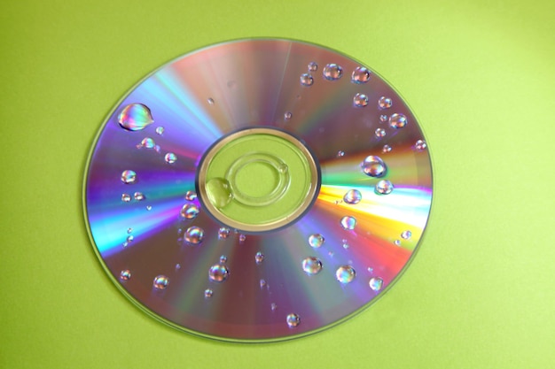 Wassertropfen auf einer CD