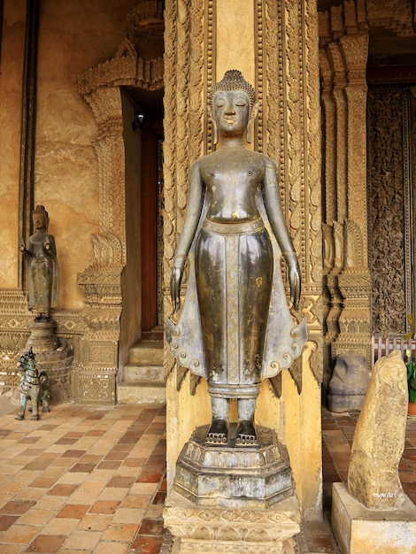 El Wat antiguo en Vientiane Laos