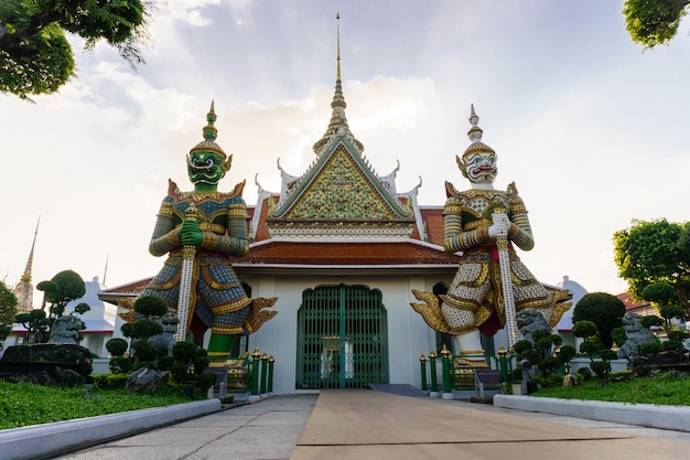 Wat Arun - o Templo do Amanhecer em Bangkok, Tailândia