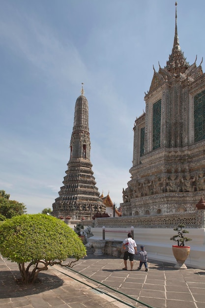 Wat Arun o Wat Arun es un templo budista en Bangkok