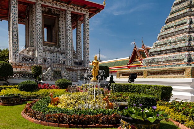 Wat Arun oder Wat Arun ist ein buddhistischer Tempel (Wat) im Stadtteil Bangkok Yai in Bangkok.